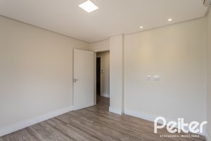 Casa à venda com 152m², 3 dormitórios, 1 suíte, 2 vagas, no bairro Tristeza em Porto Alegre