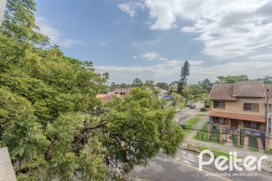 Casa à venda com 152m², 3 dormitórios, 1 suíte, 2 vagas, no bairro Tristeza em Porto Alegre