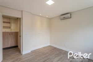 Casa à venda com 152m², 3 dormitórios, 1 suíte, 2 vagas, no bairro Tristeza em Porto Alegre