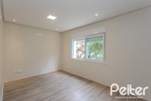 Casa à venda com 152m², 3 dormitórios, 1 suíte, 2 vagas, no bairro Tristeza em Porto Alegre