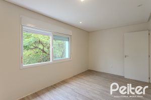 Casa à venda com 152m², 3 dormitórios, 1 suíte, 2 vagas, no bairro Tristeza em Porto Alegre