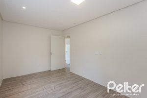 Casa à venda com 152m², 3 dormitórios, 1 suíte, 2 vagas, no bairro Tristeza em Porto Alegre
