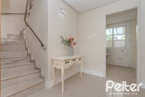 Casa à venda com 152m², 3 dormitórios, 1 suíte, 2 vagas, no bairro Tristeza em Porto Alegre