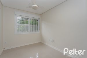 Casa à venda com 152m², 3 dormitórios, 1 suíte, 2 vagas, no bairro Tristeza em Porto Alegre