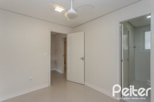 Casa à venda com 152m², 3 dormitórios, 1 suíte, 2 vagas, no bairro Tristeza em Porto Alegre