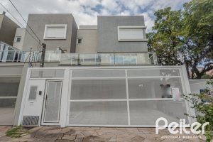 Casa à venda com 152m², 3 dormitórios, 1 suíte, 2 vagas, no bairro Tristeza em Porto Alegre