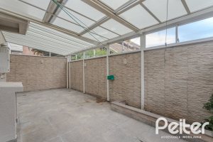 Casa à venda com 152m², 3 dormitórios, 1 suíte, 2 vagas, no bairro Tristeza em Porto Alegre