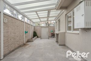 Casa à venda com 152m², 3 dormitórios, 1 suíte, 2 vagas, no bairro Tristeza em Porto Alegre