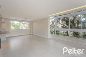 Casa à venda com 152m², 3 dormitórios, 1 suíte, 2 vagas, no bairro Tristeza em Porto Alegre