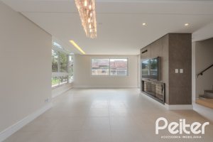 Casa à venda com 152m², 3 dormitórios, 1 suíte, 2 vagas, no bairro Tristeza em Porto Alegre