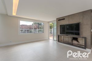Casa à venda com 152m², 3 dormitórios, 1 suíte, 2 vagas, no bairro Tristeza em Porto Alegre