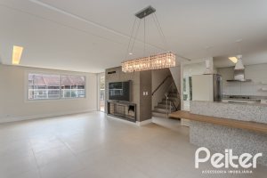 Casa à venda com 152m², 3 dormitórios, 1 suíte, 2 vagas, no bairro Tristeza em Porto Alegre