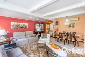 Casa à venda com 127m², 2 dormitórios, 1 suíte, 6 vagas, no bairro Teresópolis em Porto Alegre