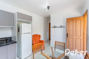 Casa à venda com 127m², 2 dormitórios, 1 suíte, 6 vagas, no bairro Teresópolis em Porto Alegre