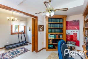 Casa à venda com 127m², 2 dormitórios, 1 suíte, 6 vagas, no bairro Teresópolis em Porto Alegre