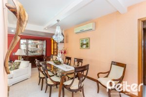 Casa à venda com 127m², 2 dormitórios, 1 suíte, 6 vagas, no bairro Teresópolis em Porto Alegre