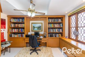 Casa à venda com 127m², 2 dormitórios, 1 suíte, 6 vagas, no bairro Teresópolis em Porto Alegre