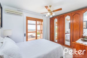 Casa à venda com 127m², 2 dormitórios, 1 suíte, 6 vagas, no bairro Teresópolis em Porto Alegre