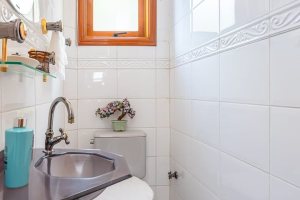 Casa à venda com 127m², 2 dormitórios, 1 suíte, 6 vagas, no bairro Teresópolis em Porto Alegre