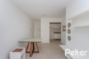 Apartamento à venda com 57m², 2 dormitórios, 1 suíte, 1 vaga, no bairro Vila Nova em PORTO ALEGRE
