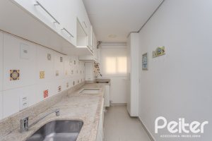 Apartamento à venda com 57m², 2 dormitórios, 1 suíte, 1 vaga, no bairro Vila Nova em PORTO ALEGRE