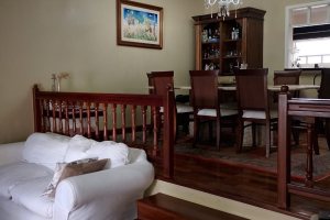 Casa à venda com 324m², 5 dormitórios, 1 suíte, 2 vagas, no bairro Jardim Isabel em Porto Alegre