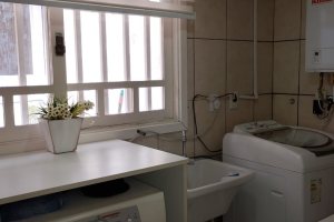 Casa à venda com 324m², 5 dormitórios, 1 suíte, 2 vagas, no bairro Jardim Isabel em Porto Alegre