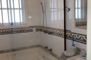 Casa à venda com 324m², 5 dormitórios, 1 suíte, 2 vagas, no bairro Jardim Isabel em Porto Alegre