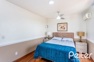 Casa à venda com 226m², 2 dormitórios, 1 suíte, 4 vagas, no bairro Teresópolis em Porto Alegre