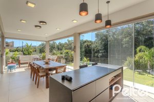 Casa em Condomínio à venda com 340m², 3 dormitórios, 3 suítes, 4 vagas, no bairro Alphaville em PORTO ALEGRE
