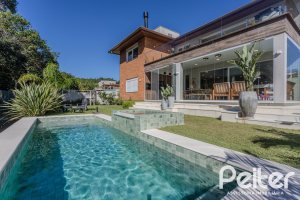 Casa em Condomínio à venda com 340m², 3 dormitórios, 3 suítes, 4 vagas, no bairro Alphaville em PORTO ALEGRE