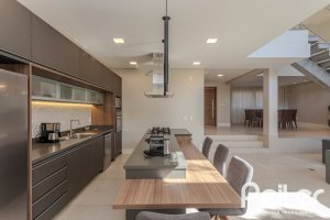 Casa em Condomínio à venda com 340m², 3 dormitórios, 3 suítes, 4 vagas, no bairro Alphaville em PORTO ALEGRE