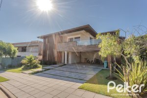 Casa em Condomínio à venda com 340m², 3 dormitórios, 3 suítes, 4 vagas, no bairro Alphaville em PORTO ALEGRE