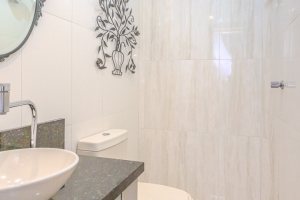 Casa em Condomínio à venda com 159m², 3 dormitórios, 1 suíte, 2 vagas, no bairro Tristeza em PORTO ALEGRE