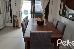 Casa à venda com 139m², 3 dormitórios, 1 suíte, 1 vaga, no bairro Hípica em Porto Alegre