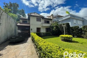 Casa à venda com 300m², 4 dormitórios, 1 suíte, 4 vagas, no bairro Ipanema em Porto Alegre