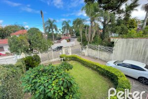 Casa à venda com 300m², 4 dormitórios, 1 suíte, 4 vagas, no bairro Ipanema em Porto Alegre