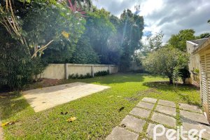 Casa à venda com 300m², 4 dormitórios, 1 suíte, 4 vagas, no bairro Ipanema em Porto Alegre