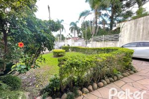 Casa à venda com 300m², 4 dormitórios, 1 suíte, 4 vagas, no bairro Ipanema em Porto Alegre