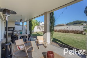 Casa em Condomínio à venda com 441m², 4 dormitórios, 4 suítes, 3 vagas, no bairro Alphaville em PORTO ALEGRE
