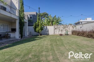 Casa em Condomínio à venda com 441m², 4 dormitórios, 4 suítes, 3 vagas, no bairro Alphaville em PORTO ALEGRE