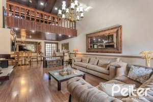Casa à venda com 359m², 3 dormitórios, 1 suíte, 3 vagas, no bairro Vila Assunção em Porto Alegre