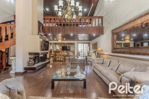 Casa à venda com 359m², 3 dormitórios, 1 suíte, 3 vagas, no bairro Vila Assunção em Porto Alegre