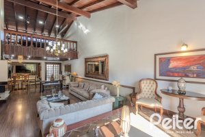 Casa à venda com 359m², 3 dormitórios, 1 suíte, 3 vagas, no bairro Vila Assunção em Porto Alegre