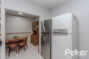 Casa à venda com 359m², 3 dormitórios, 1 suíte, 3 vagas, no bairro Vila Assunção em Porto Alegre