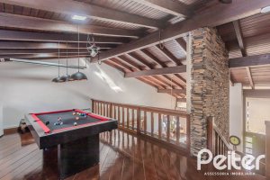 Casa à venda com 359m², 3 dormitórios, 1 suíte, 3 vagas, no bairro Vila Assunção em Porto Alegre