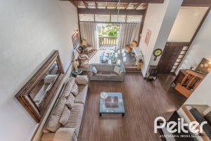 Casa à venda com 359m², 3 dormitórios, 1 suíte, 3 vagas, no bairro Vila Assunção em Porto Alegre
