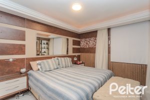 Casa à venda com 359m², 3 dormitórios, 1 suíte, 3 vagas, no bairro Vila Assunção em Porto Alegre