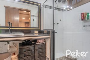 Casa à venda com 359m², 3 dormitórios, 1 suíte, 3 vagas, no bairro Vila Assunção em Porto Alegre