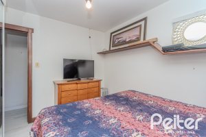 Casa à venda com 359m², 3 dormitórios, 1 suíte, 3 vagas, no bairro Vila Assunção em Porto Alegre